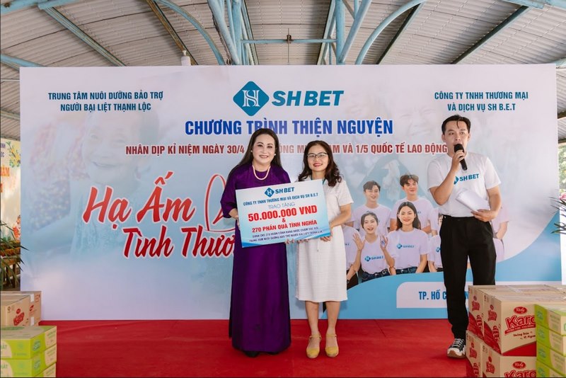 SHBET - Trang nhà cái nổi tiếng tặng thưởng siêu khủng 5 Nghệ Sĩ Thanh Hằng Cùng Shbet Trao Quà Tại Trung Tâm Nuôi Dưỡng Bảo Trợ Người Bại Liệt Thạnh Lộc - Quận 12 Tp Hcm